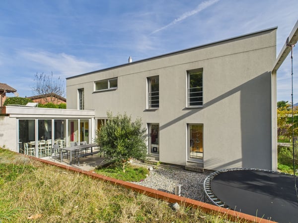 Splendida Villa contemporanea nel verde di Arosio,2 locali comfort, luce e natura in perfetta armonia 2