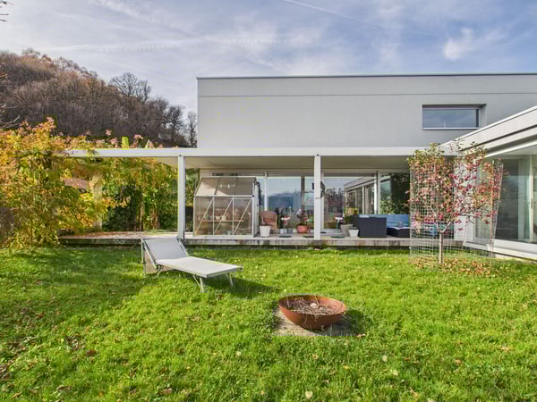 Splendida Villa contemporanea nel verde di Arosio,2 locali comfort, luce e natura in perfetta armonia 1