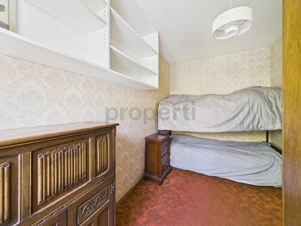 Un spacieux 1.5 avec un grand potentiel de rénovation à Crans-Montana 8