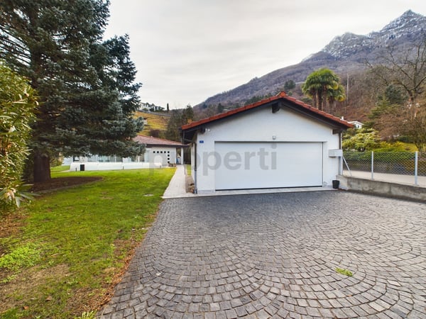 Villa da sogno con piscina a Camorino 12