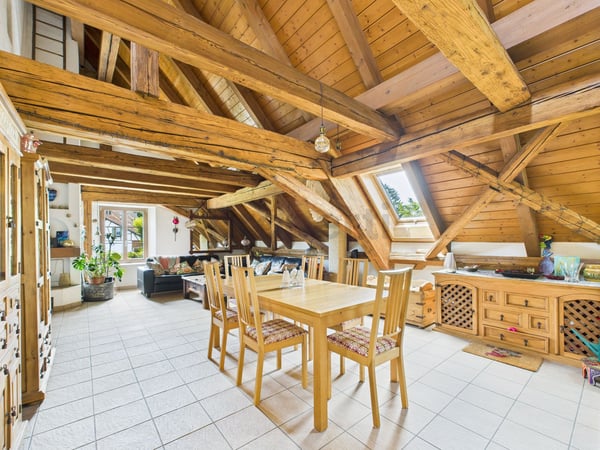 Exquisite 1.5-Zimmer Dachwohnung mit Gartenbereich in Oberglatt 1