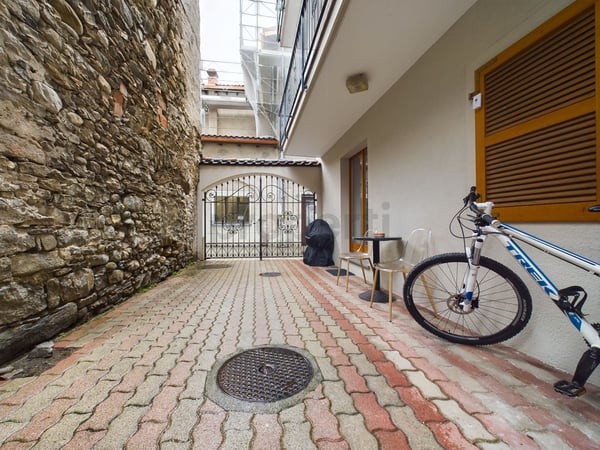 Gebäude mit 4 Wohneinheiten im Zentrum von Losone/ Vendesi palazzina di 4 unità immobiliari nel nucleo di Losone. 8