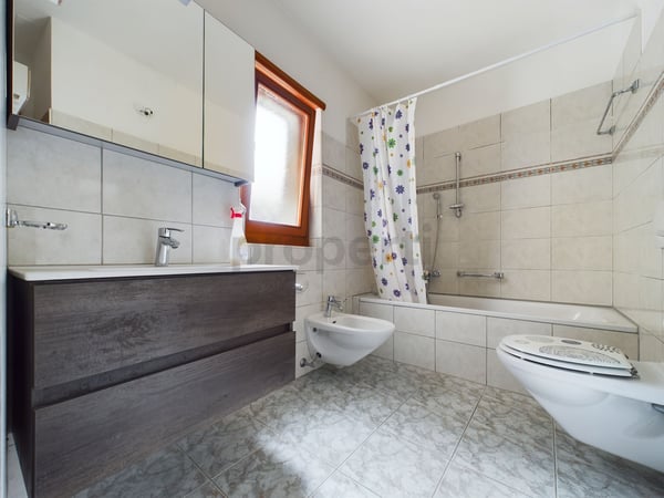 Gebäude mit 4 Wohneinheiten im Zentrum von Losone/ Vendesi palazzina di 4 unità immobiliari nel nucleo di Losone. 6