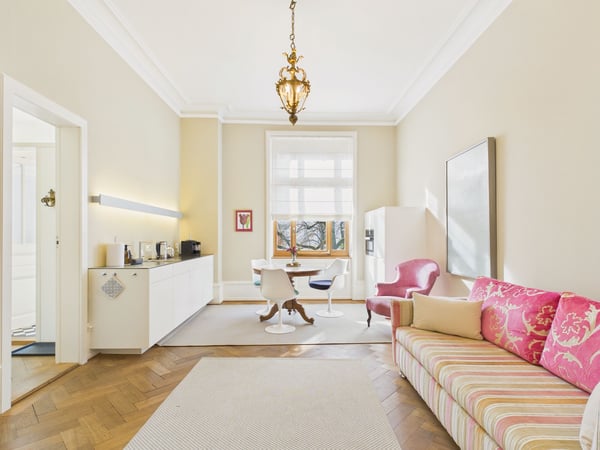 Elegant 1.5-Room Apartment in a Historic Jugendstil Villa in Basel 1