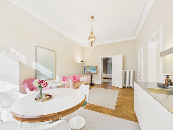 Elegant 1.5-Room Apartment in a Historic Jugendstil Villa in Basel 2