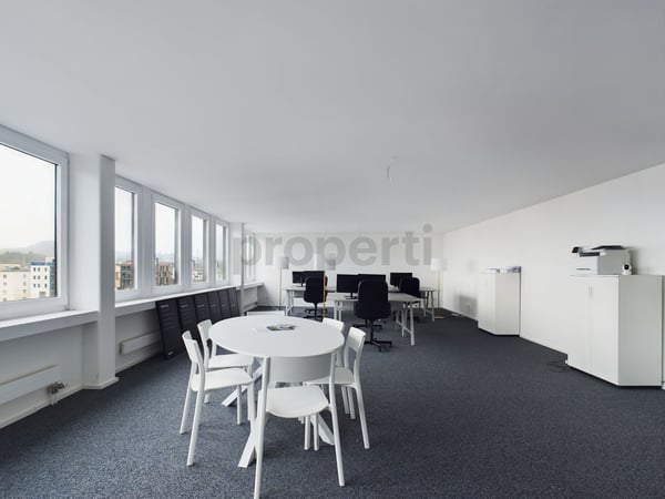 Einzigartiges und lichtdurchflutetes Büro in Emmen am Bahnhof 1