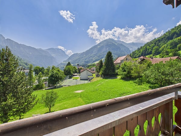 Willkommen in Valens! Zu verkaufen stilvolle 1.5 Zimmer Wohnung mit schönem Bergblick 11