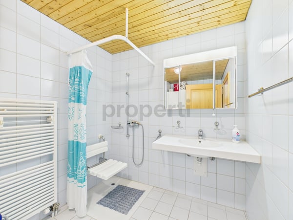 Willkommen in Valens! Zu verkaufen stilvolle 1.5 Zimmer Wohnung mit schönem Bergblick 7