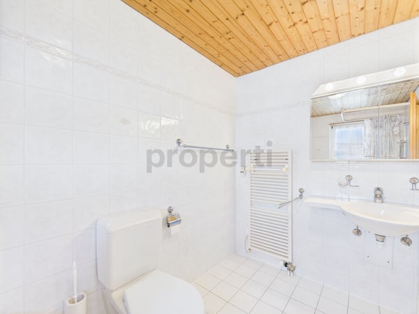 Willkommen in Valens! Zu verkaufen stilvolle 1.5 Zimmer Wohnung mit schönem Bergblick 8