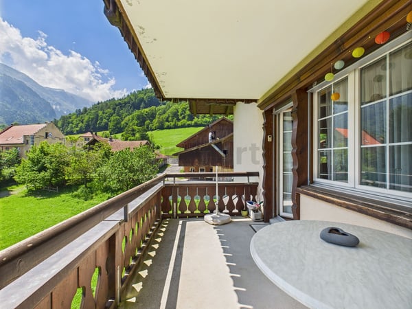 Willkommen in Valens! Zu verkaufen stilvolle 1.5 Zimmer Wohnung mit schönem Bergblick 9