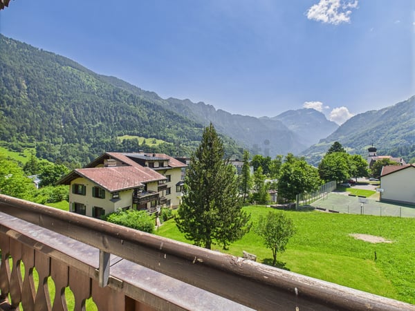 Willkommen in Valens! Zu verkaufen stilvolle 1.5 Zimmer Wohnung mit schönem Bergblick 12