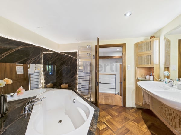 Idyllisches Landhaus mit Aussicht über See und Berge 7