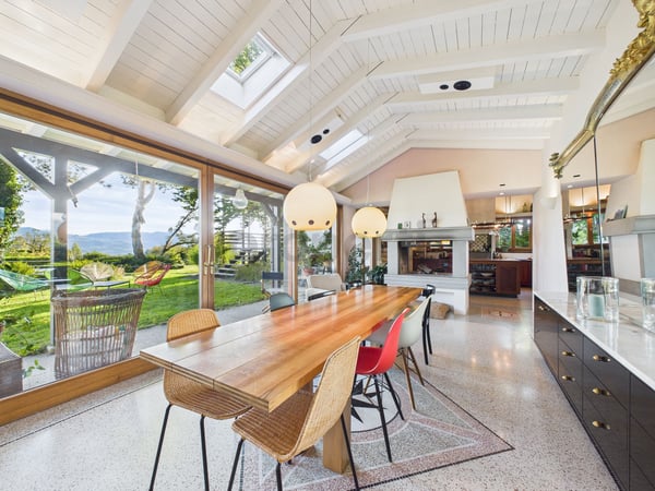 Idyllisches Landhaus mit Aussicht über See und Berge 2