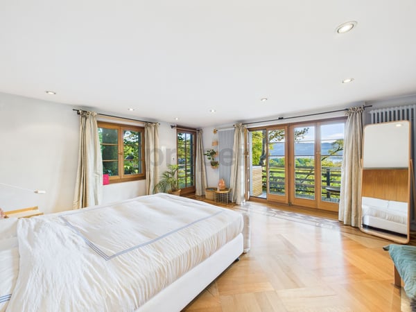 Idyllisches Landhaus mit Aussicht über See und Berge 6