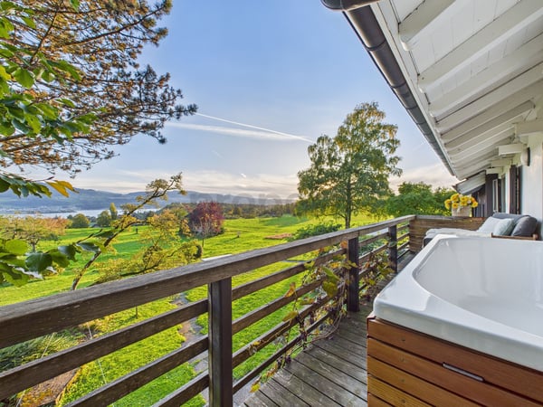 Idyllisches Landhaus mit Aussicht über See und Berge 8