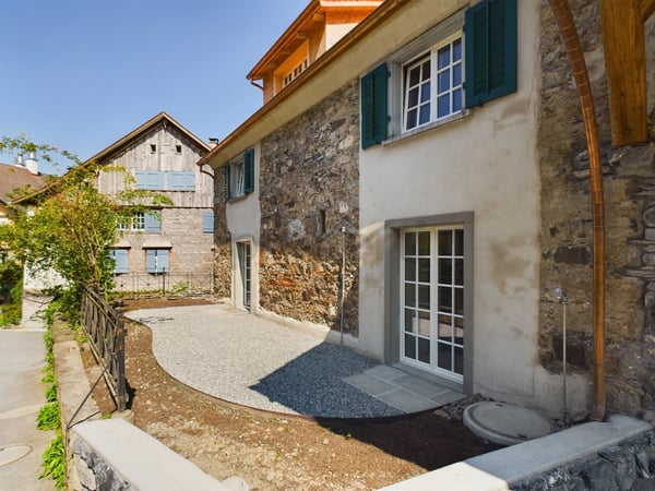 Exklusive Doppelhaushälfte mit sonnigem Sitzplatz 1