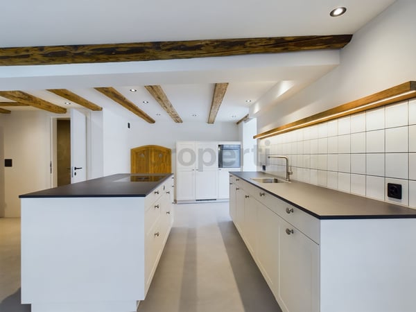 Exklusive Doppelhaushälfte mit sonnigem Sitzplatz 4