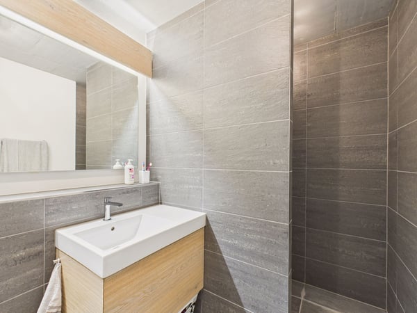 Moderne 1.5 Zimmer Wohnung mit grosszügigem Gartensitzplatz in Vattiz - der perfekte Zweitwohnsitz im Val Lumnezia 8