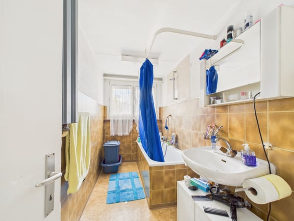 Zweifamilienhaus mit 1.5-Zimmer-Wohnung und Gewerbefläche (Kebab-Laden) im Erdgeschoss 6