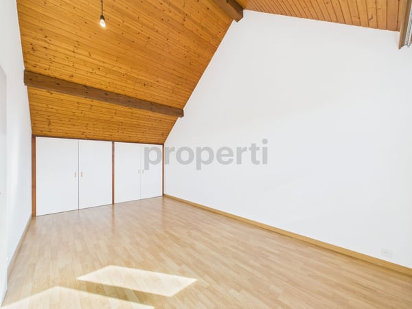 Maison jumelée rénovée de 1.5 pièces avec jardin, véranda et grand salon  cadre familial calme à Le Mont-sur-Lausanne 5