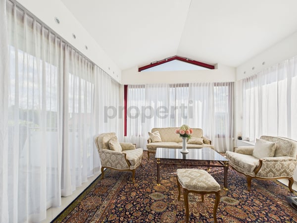 Vielseitiges 2-Zimmer-Einfamilienhaus in Widen (ideal für Wohnen und Büro) 1