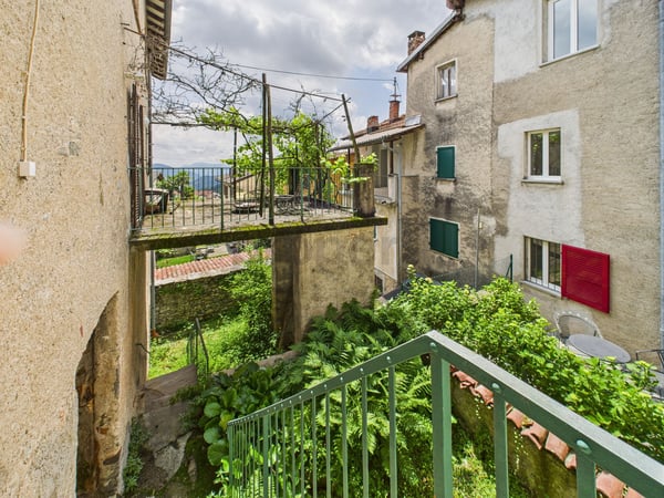 Casa 4 locali dal fascino autentico nel borgo storico di Novaggio con vista panoramica e vista lago 12