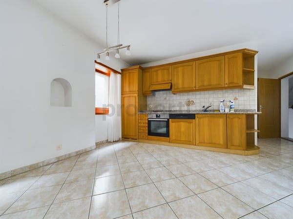 Gebäude mit 4 Wohneinheiten im Zentrum von Losone/ Vendesi palazzina di 4 unità immobiliari nel nucleo di Losone. 4