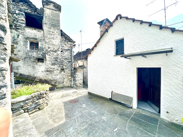 Gioiello del 1700: casa unifamiliare arredata in posizione tranquilla e centrale a Someo 9