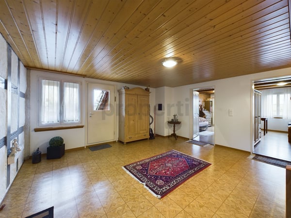 Charmantes Einfamilienhaus Mit Baulandreserve und Vorprojekt für MFH 9