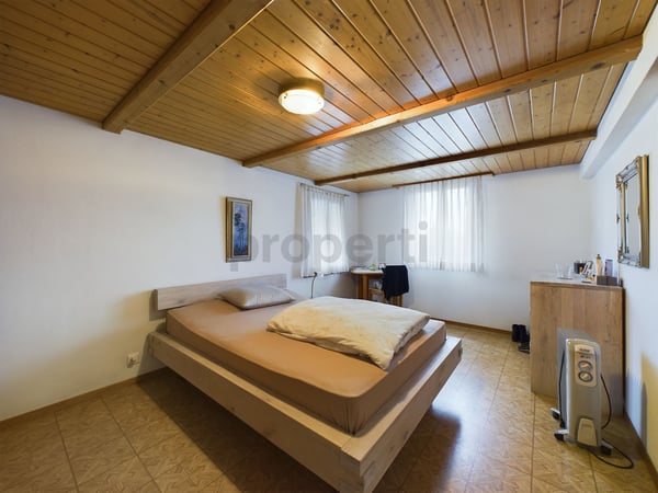 Charmantes Einfamilienhaus Mit Baulandreserve und Vorprojekt für MFH 8