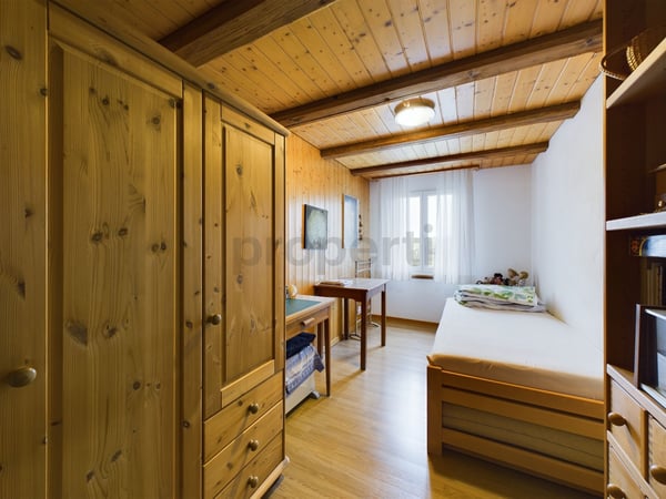 Charmantes Einfamilienhaus Mit Baulandreserve und Vorprojekt für MFH 6