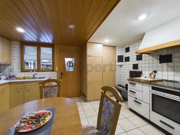 Charmantes Einfamilienhaus Mit Baulandreserve und Vorprojekt für MFH 2