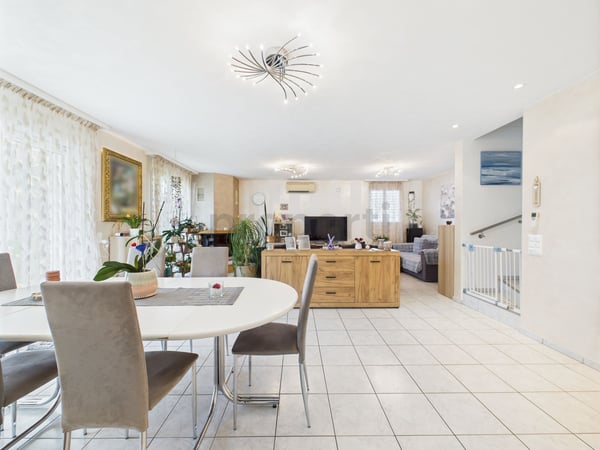 Accogliente casa unifamiliare a Cugnasco, TI 2