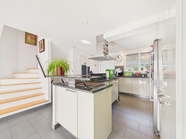 Maison mitoyenne contemporaine à Lully  Confort, espace et élégance 5