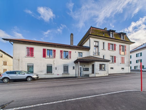 Charmante maison multifamiliale avec 6 chambres à Saignelégier, dans le canton du Jura 7