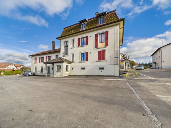 Charmante maison multifamiliale avec 6 chambres à Saignelégier, dans le canton du Jura 1