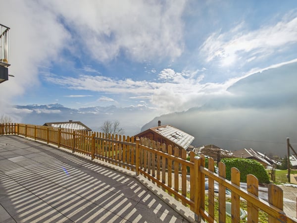 Appartement de 6.5 pièces spacieux et lumineux avec une grande terrasse et une vue imprenable sur les montagnes à Miex, VS. 11