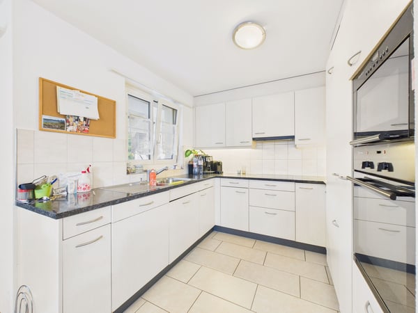 Helle 6.5-Zimmer-Wohnung mit 2 Balkonen in Bachenbülach 4