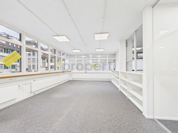 Exquisites Büro mit vielseitigen Nutzungsmöglichkeiten in Aarwangen, BE 2