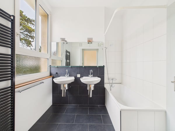 Charmantes 7.5-Zimmer Reihenhaus mit Garten in Nidau 7