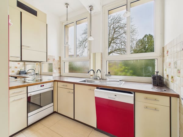 Charmantes 7.5-Zimmer Reihenhaus mit Garten in Nidau 2