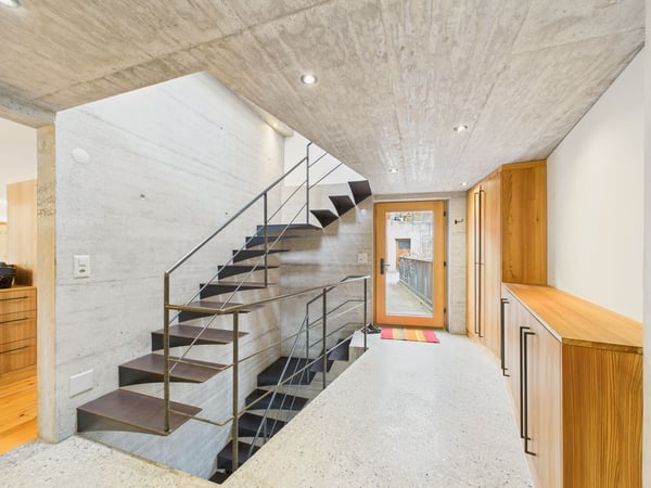 Charmantes 7.5-Zimmer Einfamilienhaus mit Balkon in Tumegl/Tomils 10