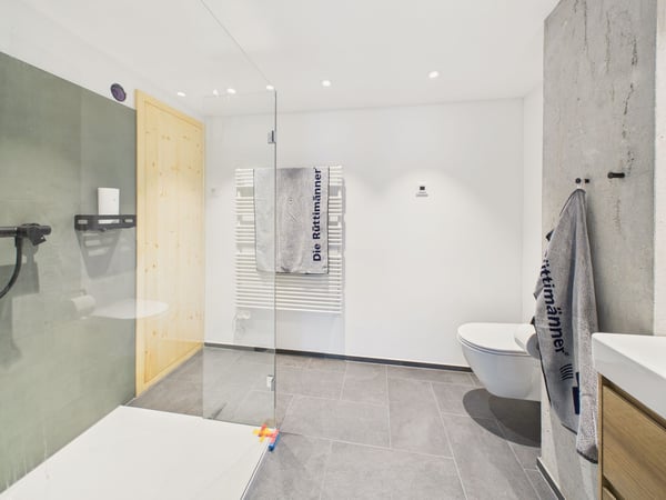 Charmantes 7.5-Zimmer Einfamilienhaus mit Balkon in Tumegl/Tomils 12