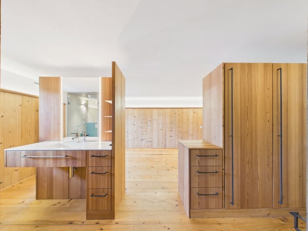 Charmantes 7.5-Zimmer Einfamilienhaus mit Balkon in Tumegl/Tomils 9