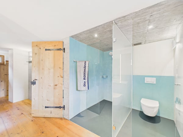 Charmantes 7.5-Zimmer Einfamilienhaus mit Balkon in Tumegl/Tomils 11