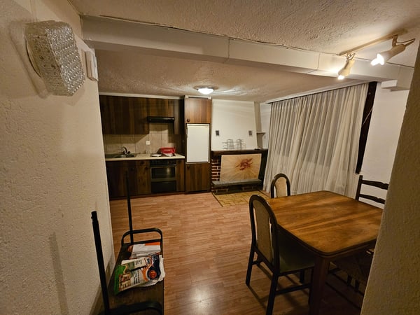 Casa bifamiliare immersa nel verde con ampio giardino e due unità abitative 4