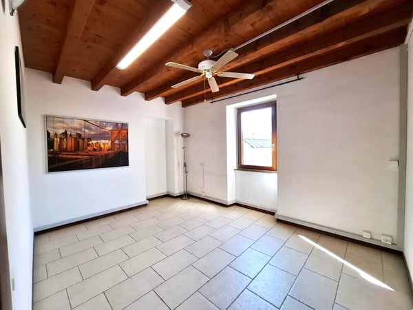 Vivere di lusso a Chiasso, nel Canton Ticino - Pratica soluzione da 250m2 10