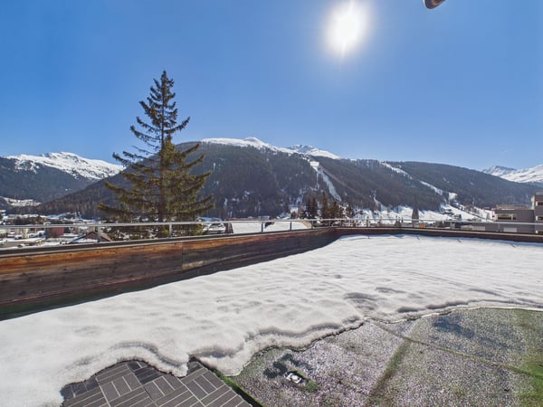RESERVIERT - Charmante 3.5-Zimmer Altbauwohnung mit traumhafter Aussicht in die Bergwelt rund um Davos 6