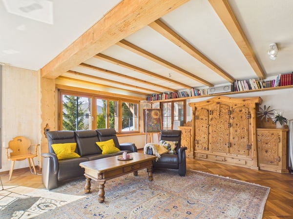 RESERVIERT - Charmante 3.5-Zimmer Altbauwohnung mit traumhafter Aussicht in die Bergwelt rund um Davos 2