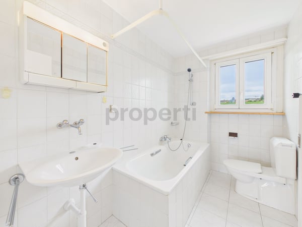 Charmante 4-Zimmer-Wohnung mit Balkon, Ins 10